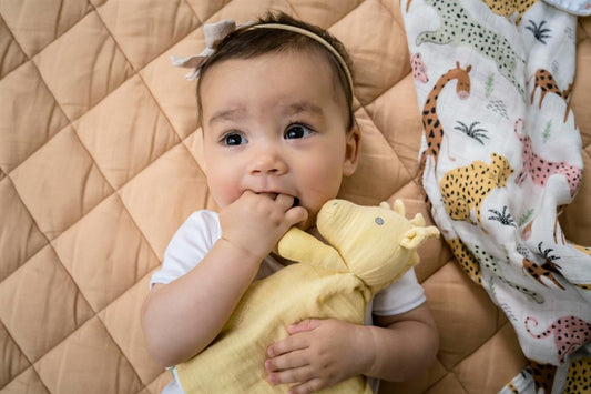 doudou girafe avec support de dentition tikiri