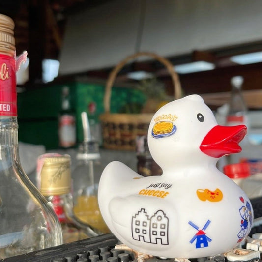 canard hollande kissing couple dutch ducky