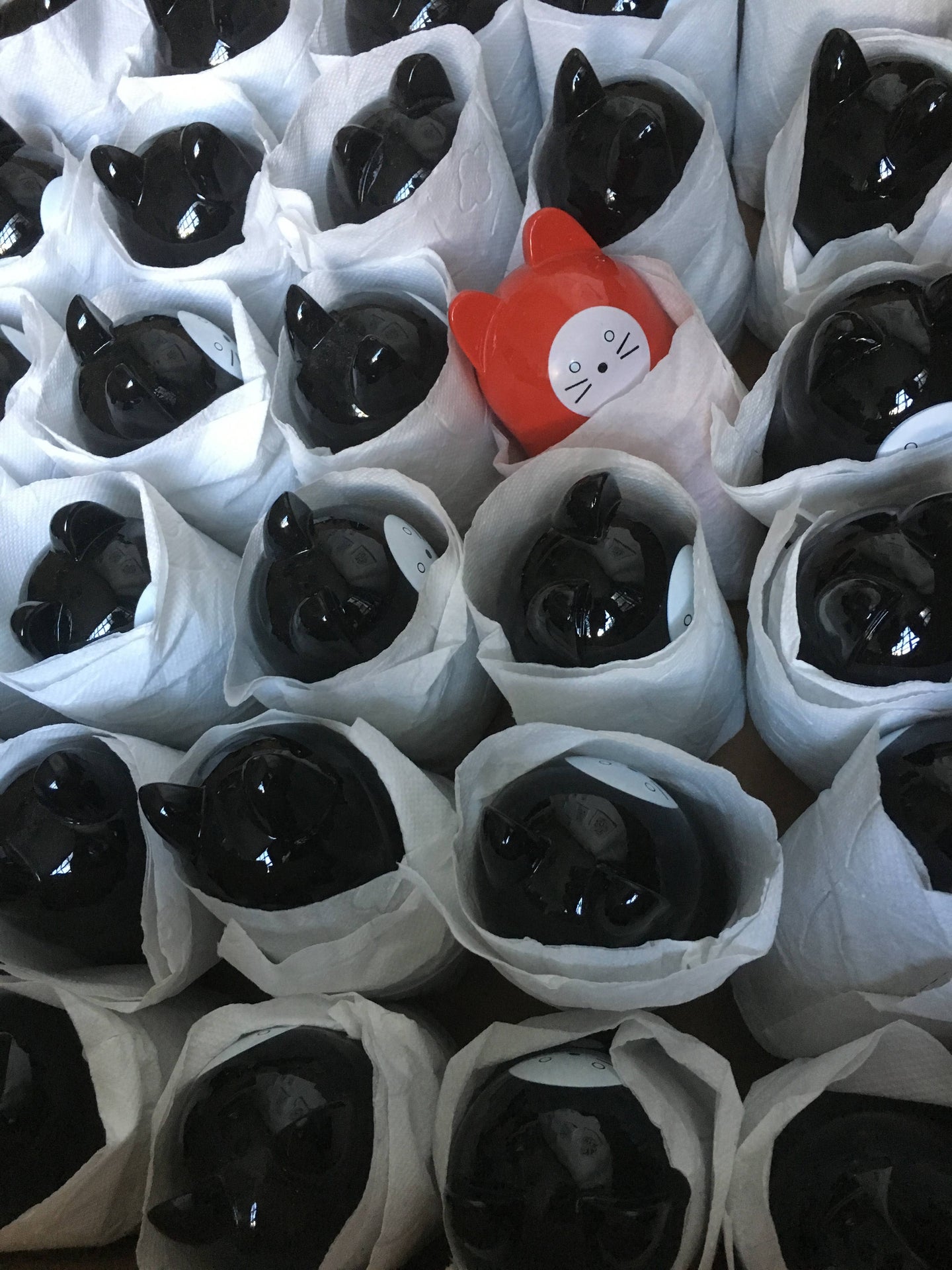 Rote Daruma Katze „Glück“