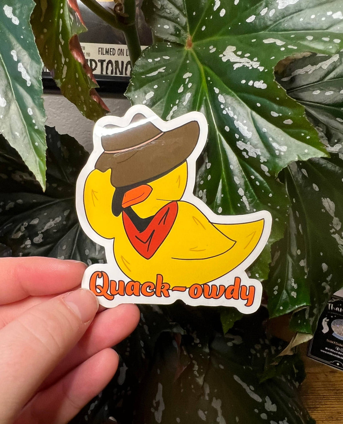 牛仔鸭贴纸“Quack-owdy”
