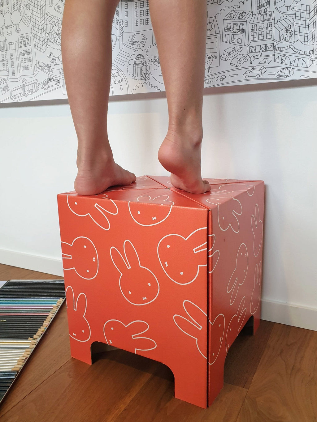 Tabouret en Carton Lapin Miffy