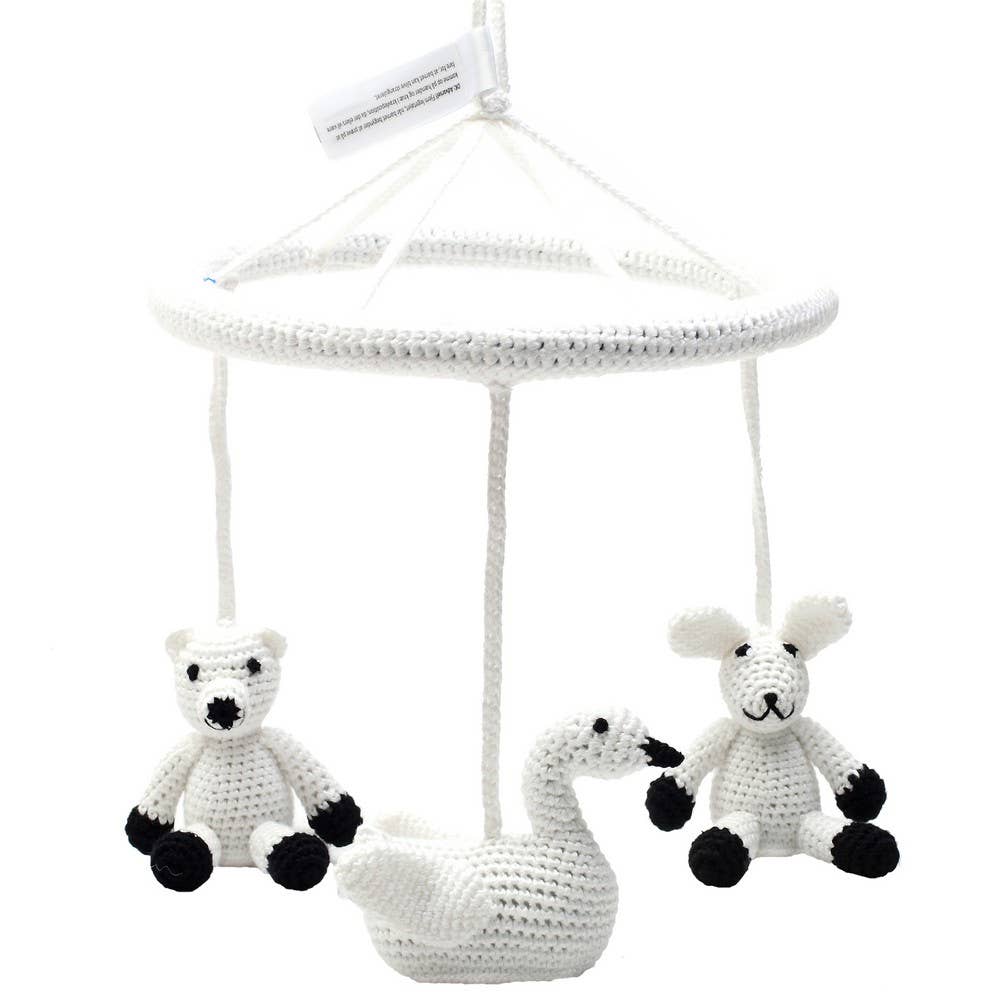 Mobile mit Eisbären, Schwänen und Kaninchen