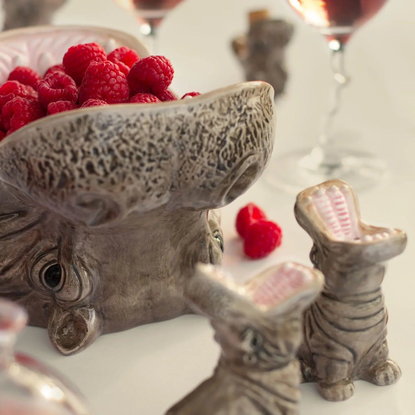 Cuenco de hipopótamo de hipopótamos hambrientos