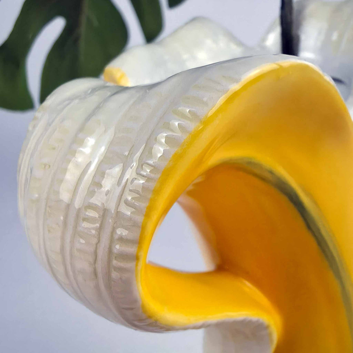 Détail : Petit Vase Banana Romance – Donkey Products