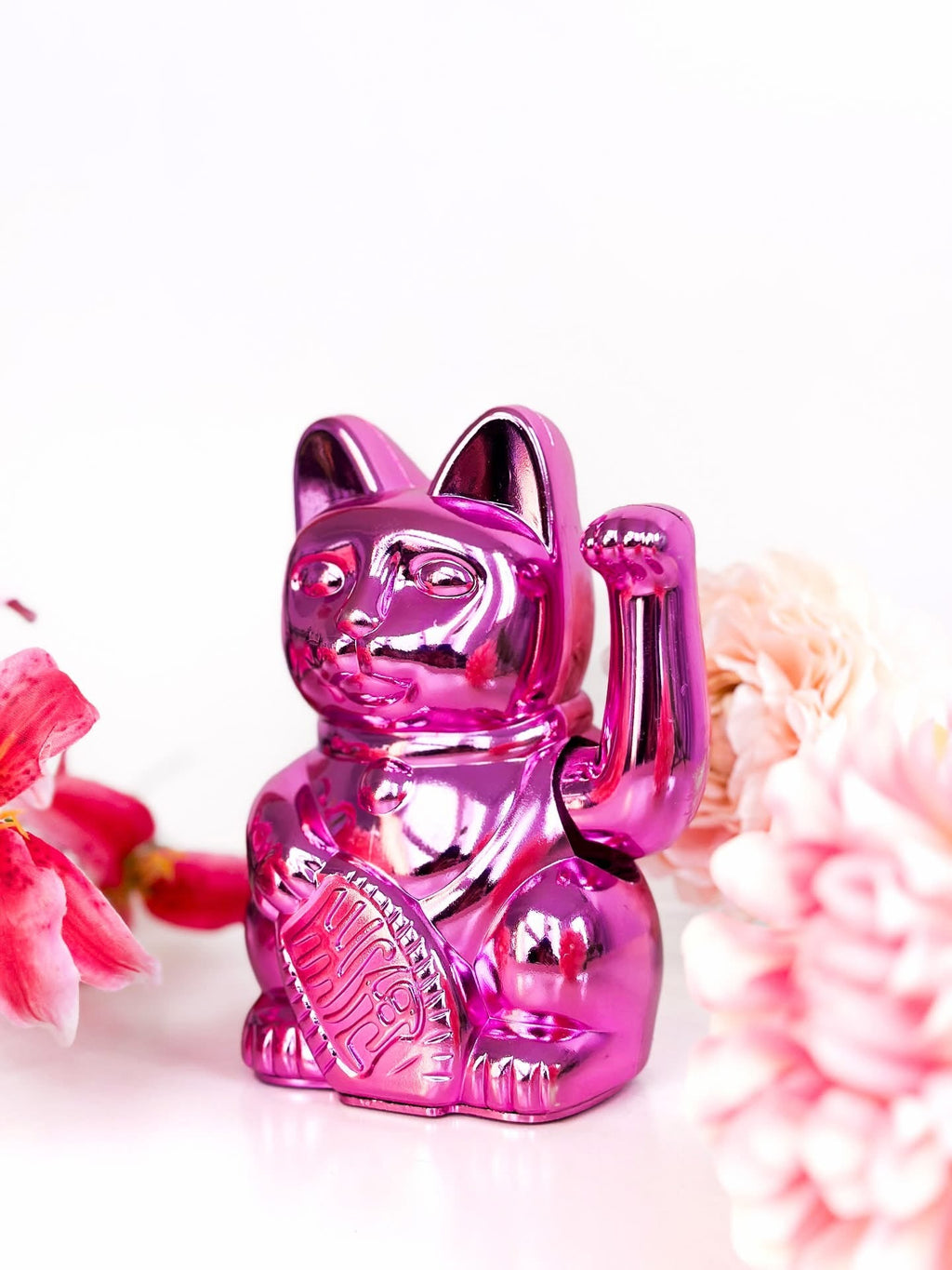 Chat Chanceux Rose Brillant “Sorya”