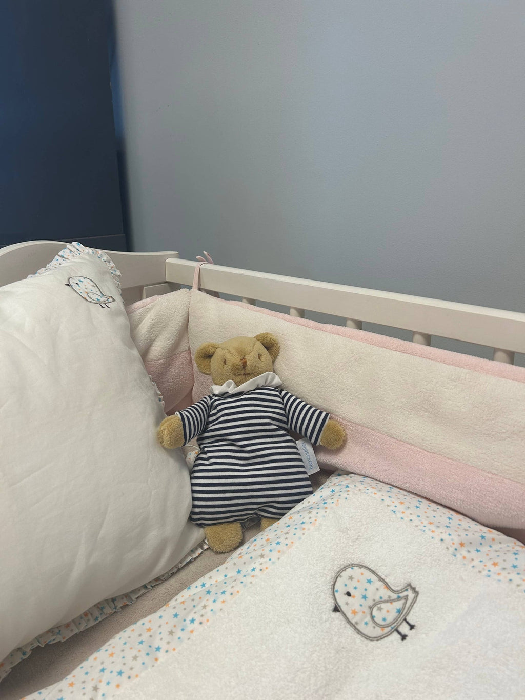 Ours Nid d'Ange Doudou avec Hochet - Coton Marinière