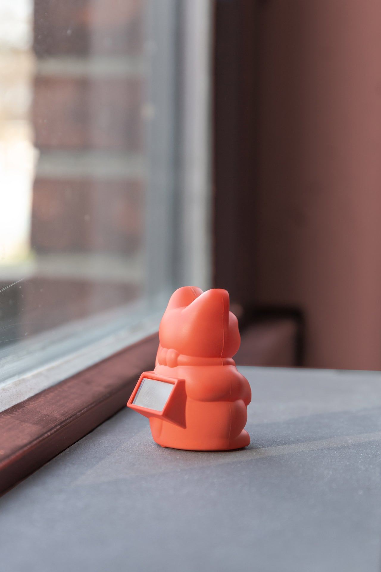 Mini Chat Chanceux Solaire Orange Néon