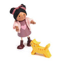Tender Leaf Meubles de Poupées: POUPÉE/AYANA et CHAT 8,5x4x12cm, en bois, en boîte 11,5x5,2x17,8cm, 3+