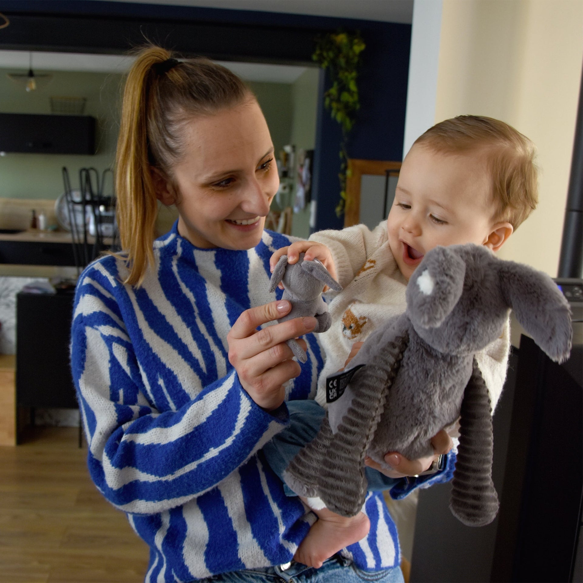 Peluche âne Poitou maman et son bébé gris – Les Ptipotos – vue 2