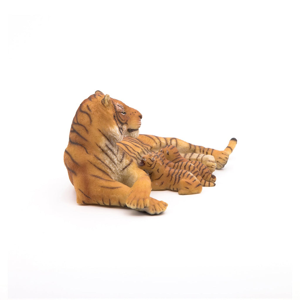 Figurine Tigresse couchée allaitant Papo - animal sauvage