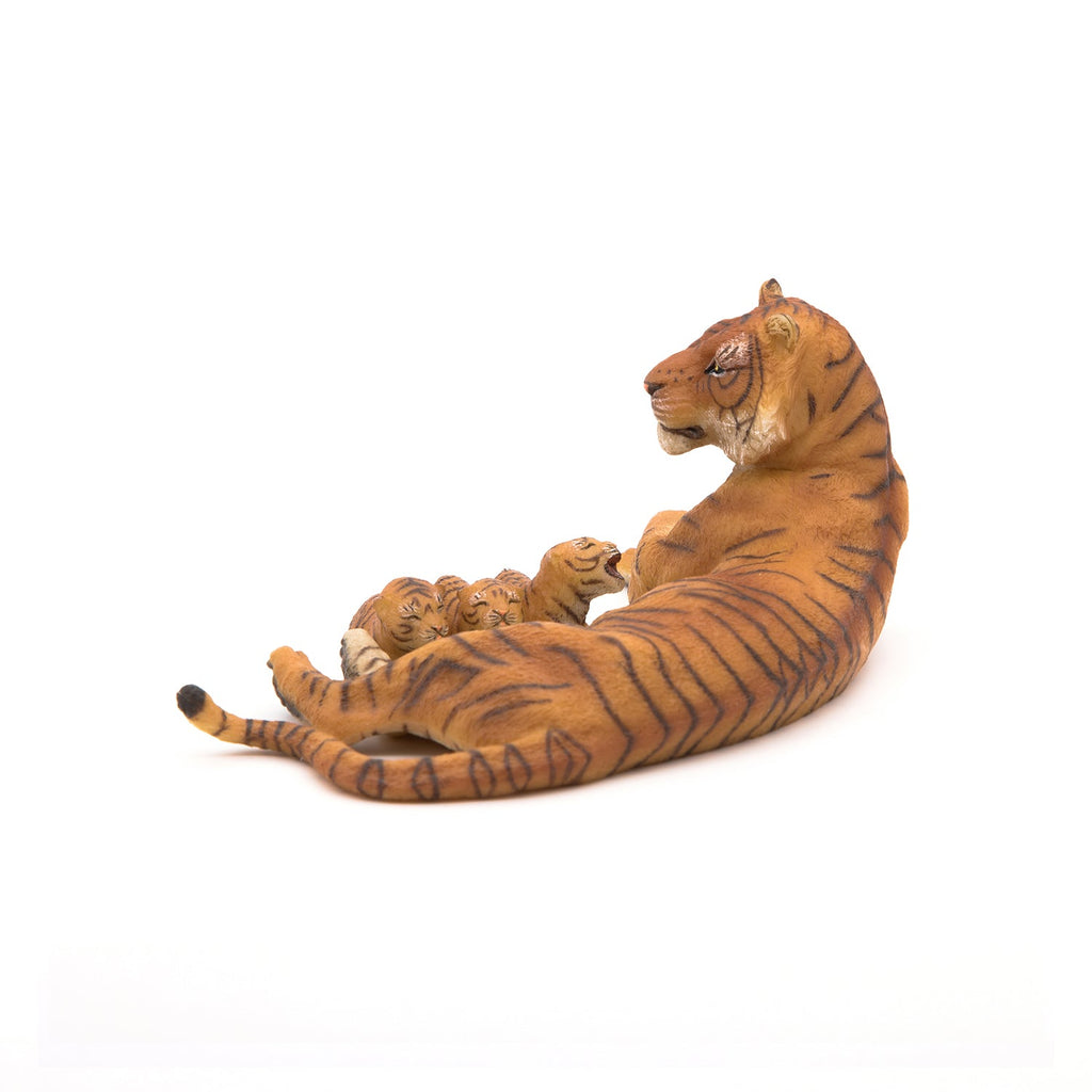 Figurine Tigresse couchée allaitant Papo - animal sauvage