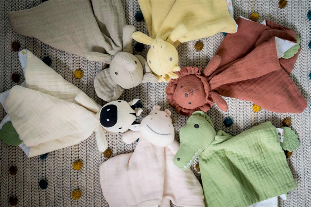 doudou elephant avec support de dentition tikiri 