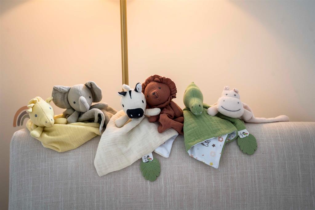 doudou elephant avec support de dentition tikiri 