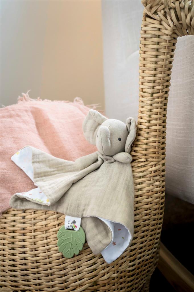 doudou elephant avec support de dentition tikiri 