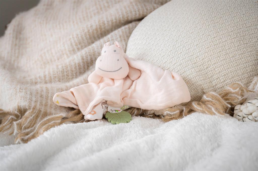 doudou hippopotame avec support de dentition tikiri 
