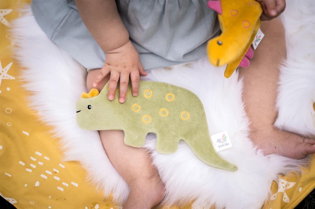jouet a froisser doudou dinausore triceratops tikiri 