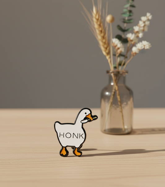 Pin's Oie avec Couteau "Honk"