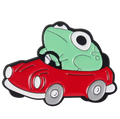 pins grenouille dans cabriolet rouge
