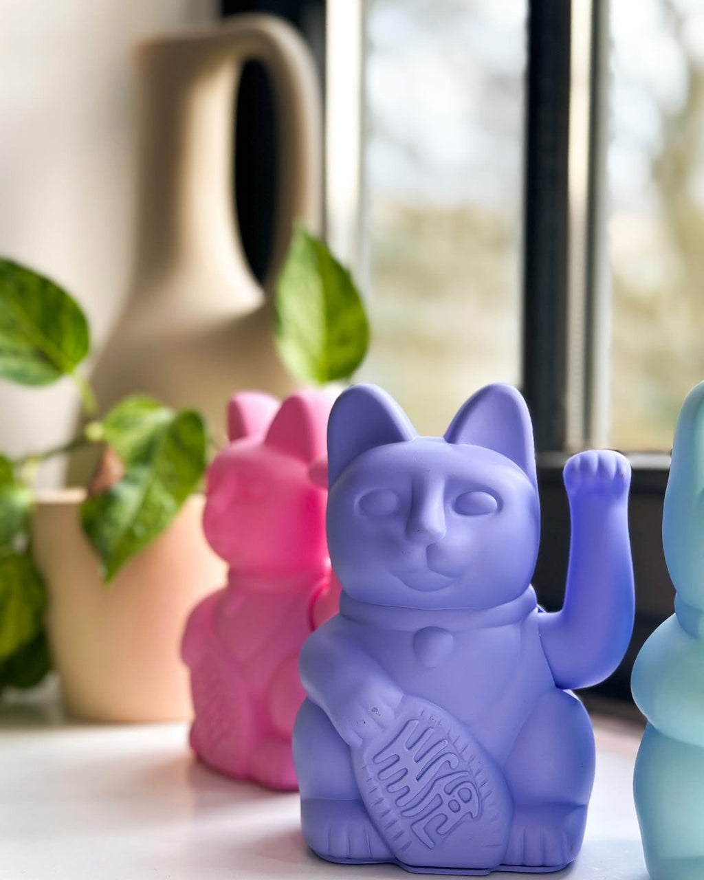 Chat Chanceux Rose Chaud