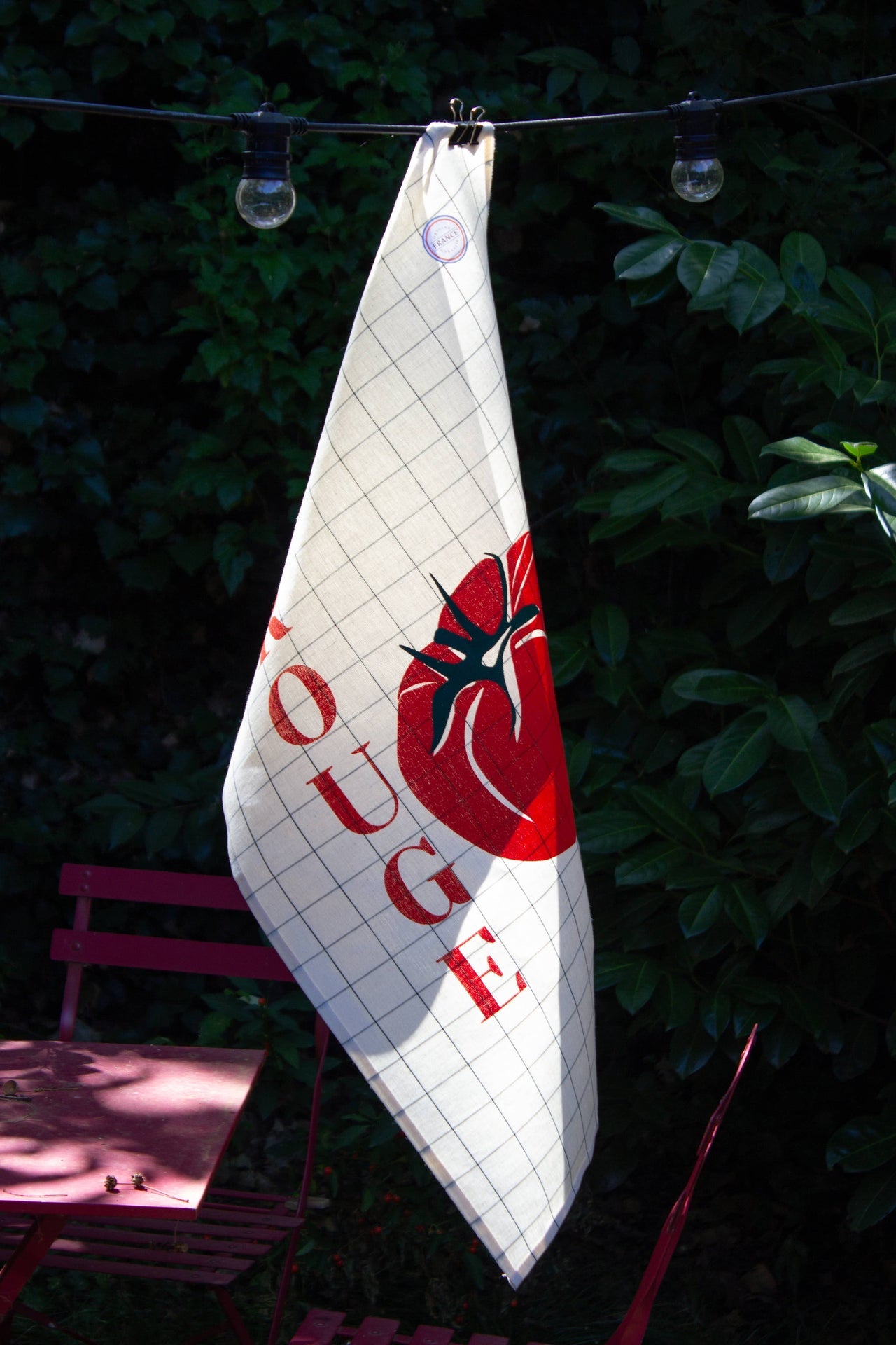 Помидорно-красное кухонное полотенце