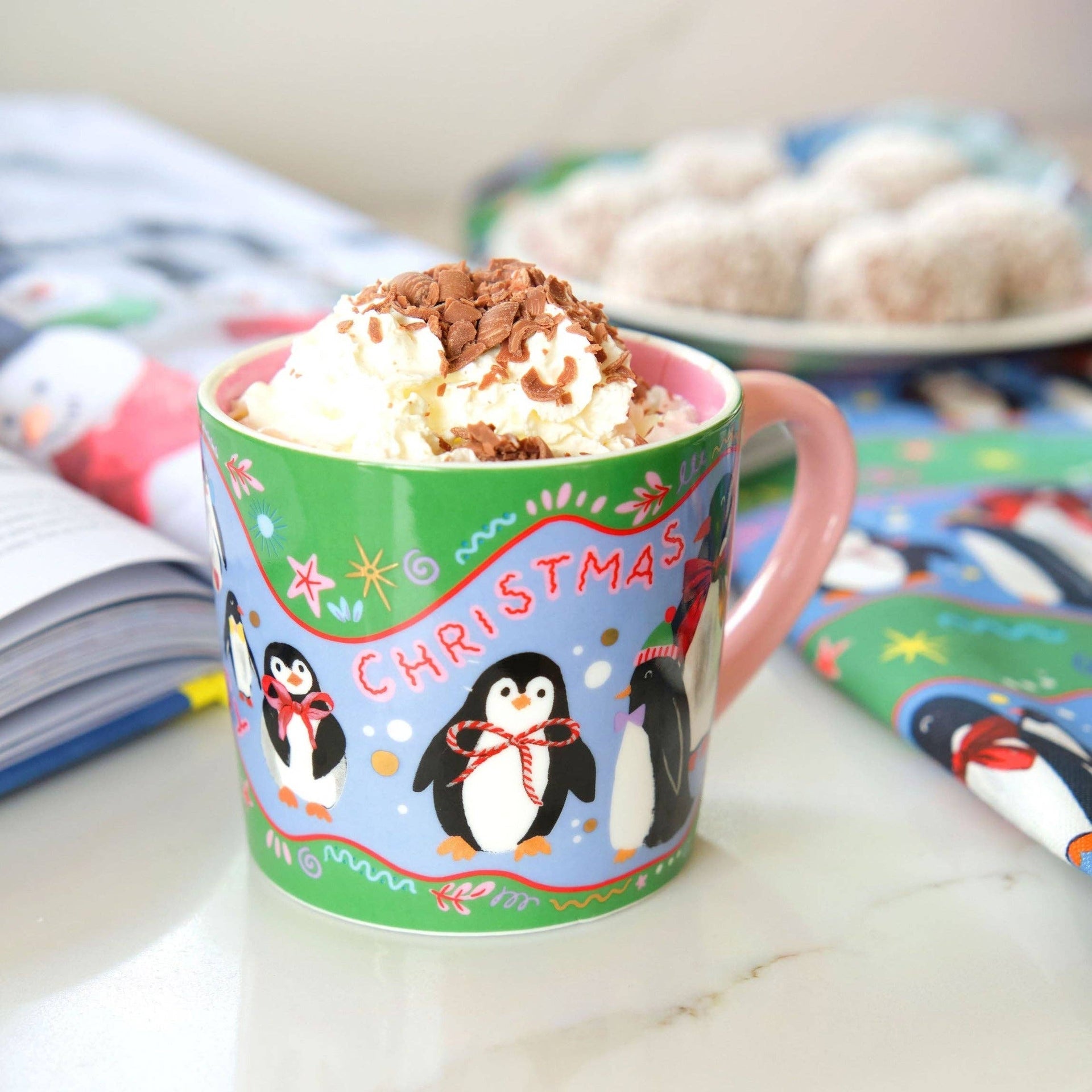 Weihnachtsbecher mit Pinguin-Motiv