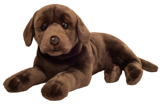 Schokoladenbraunes Labrador-Plüschtier liegt