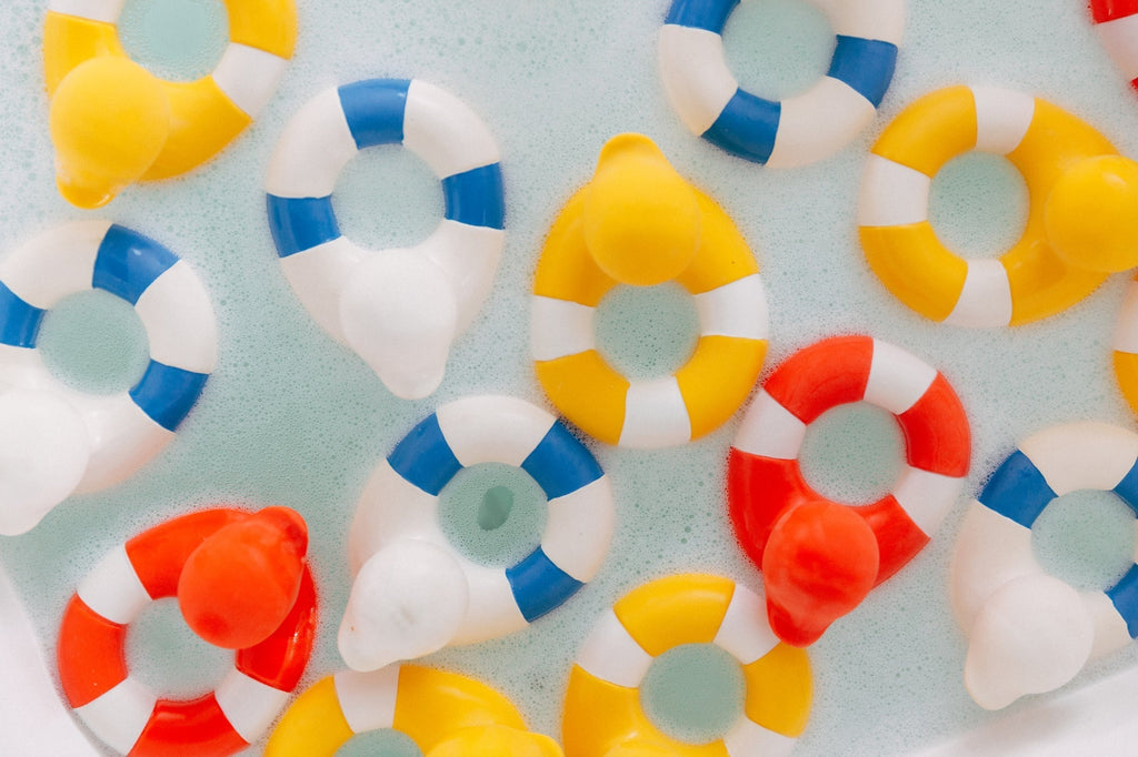Flo The Floatie bleu marine – Jouet de bain et dentition bébé – vue produit 21