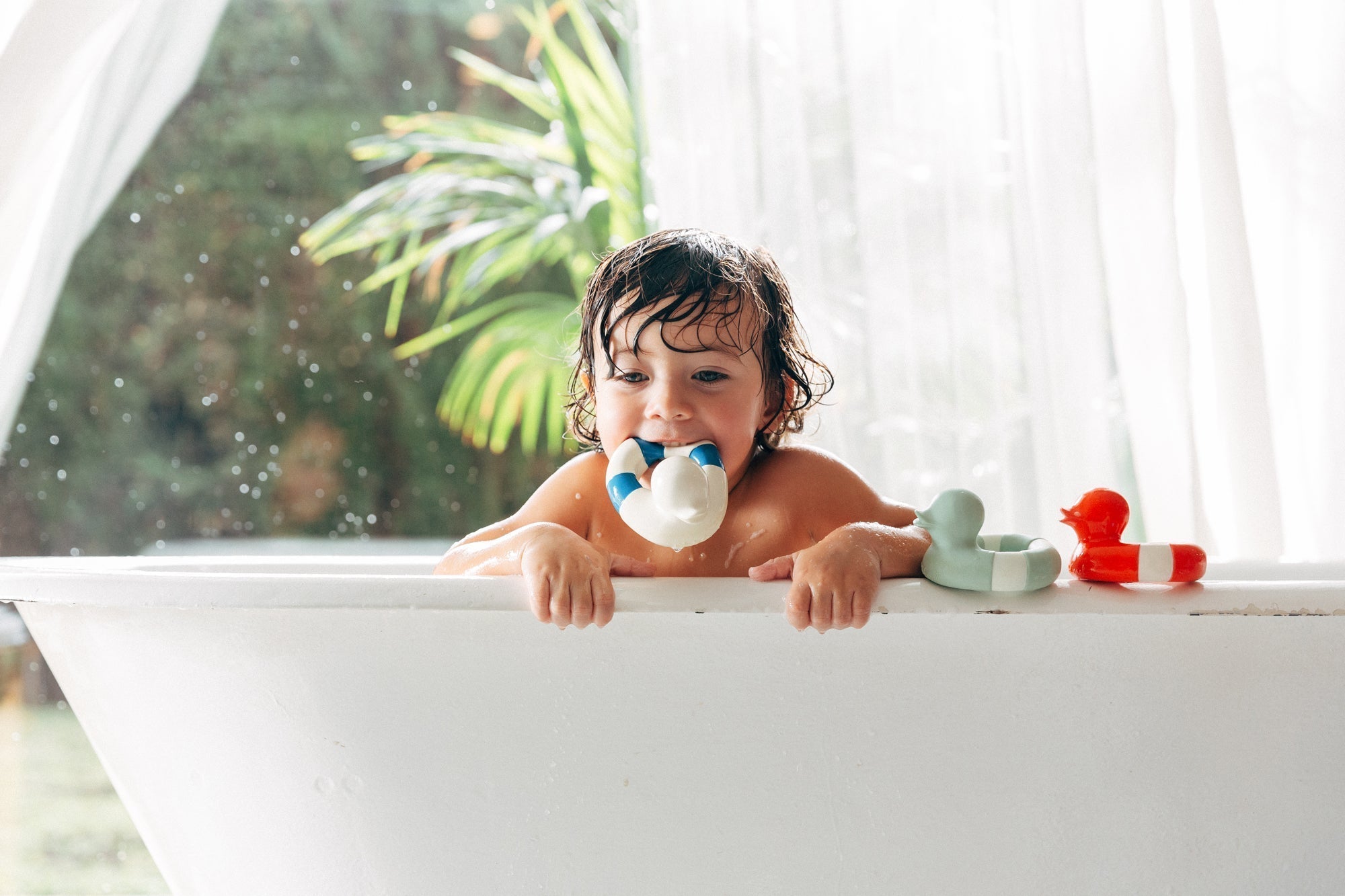 Flo The Floatie bleu marine – Jouet de bain et dentition bébé – vue produit 7