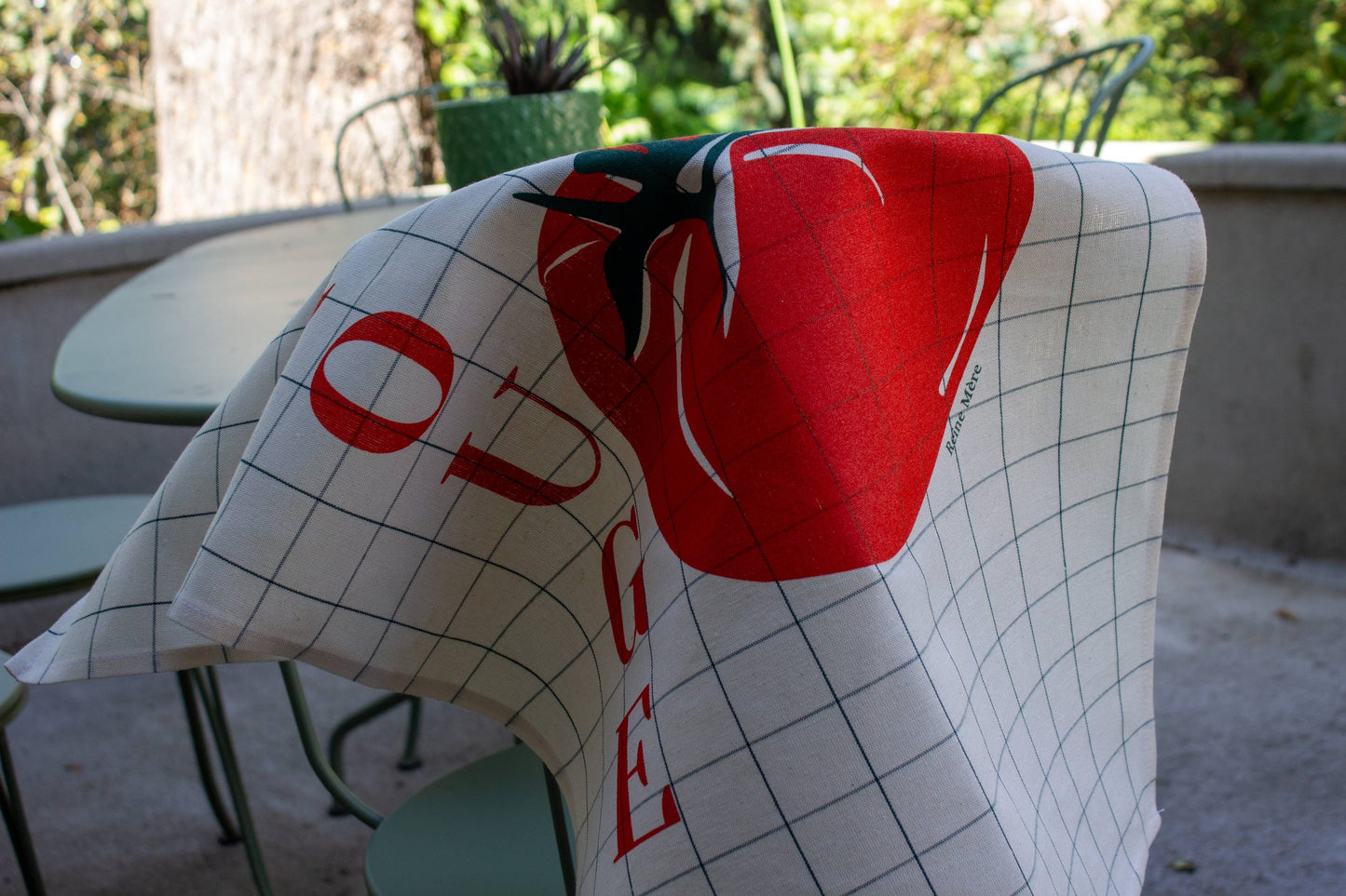 Помидорно-красное кухонное полотенце