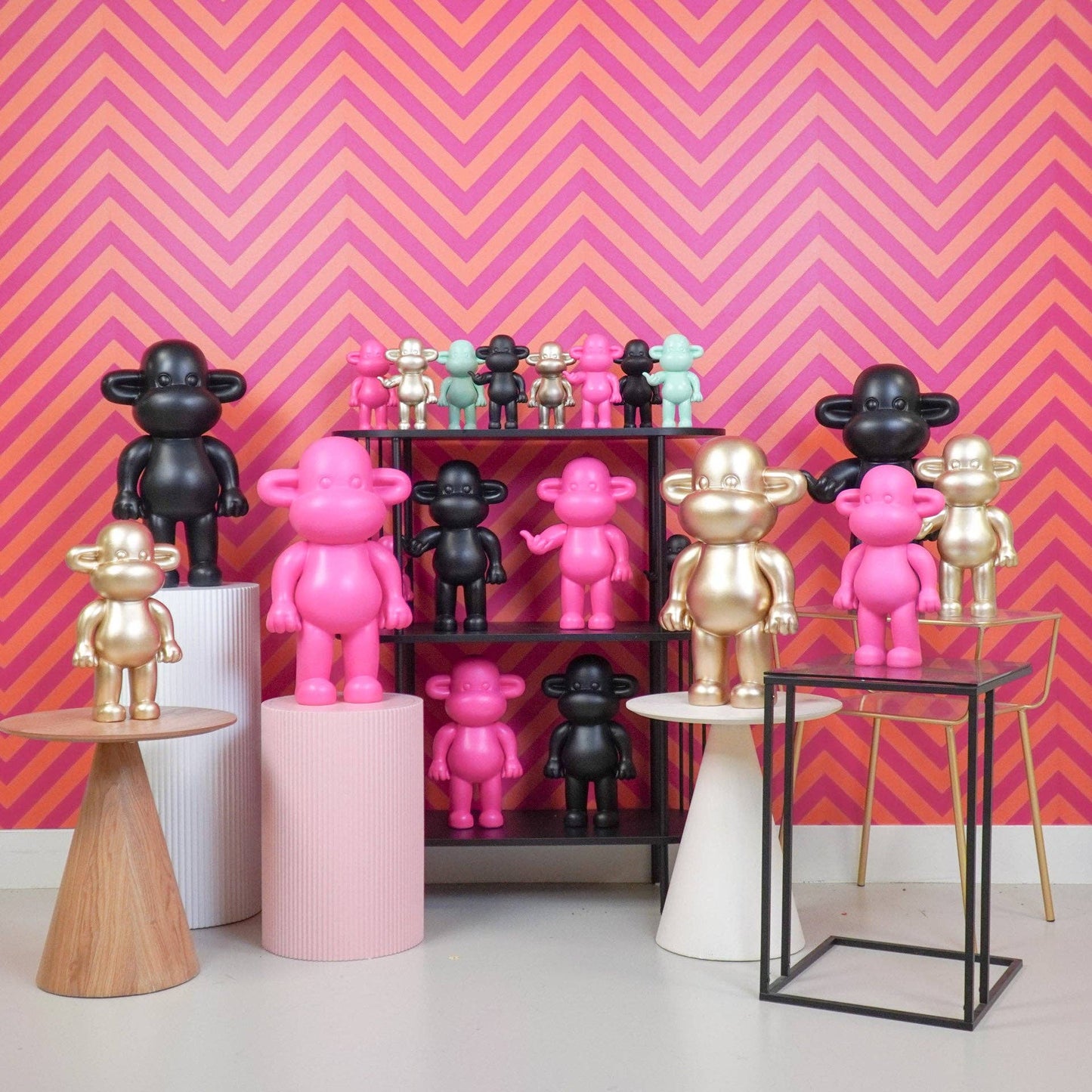 Ornament - Monkey Figurine 'The Legend' - Resin - Pink - 33x21x50cm