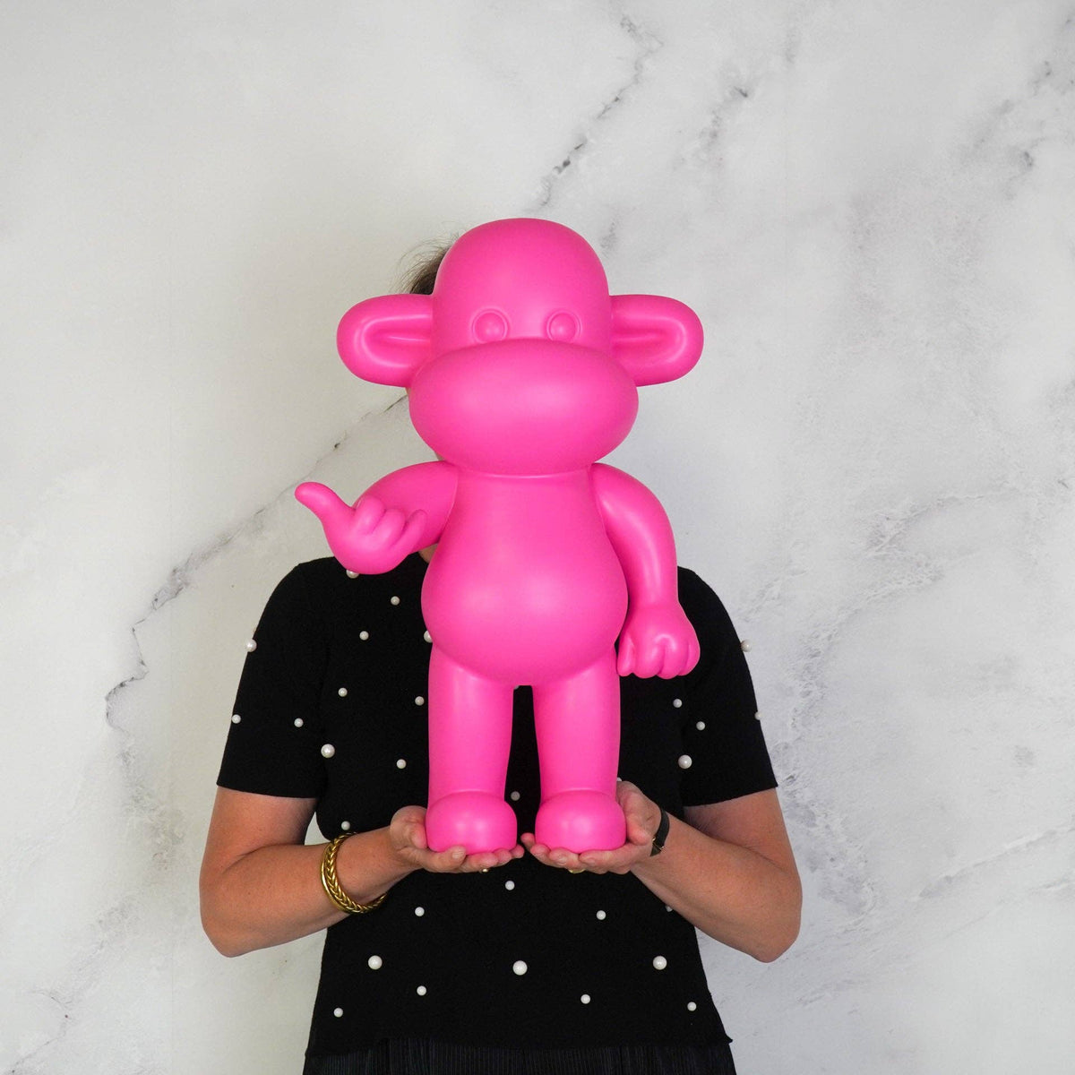 Ornement - Figurine Singe Hang Loose 'La Légende' - Résine de poly - Rose - 33x21x50cm