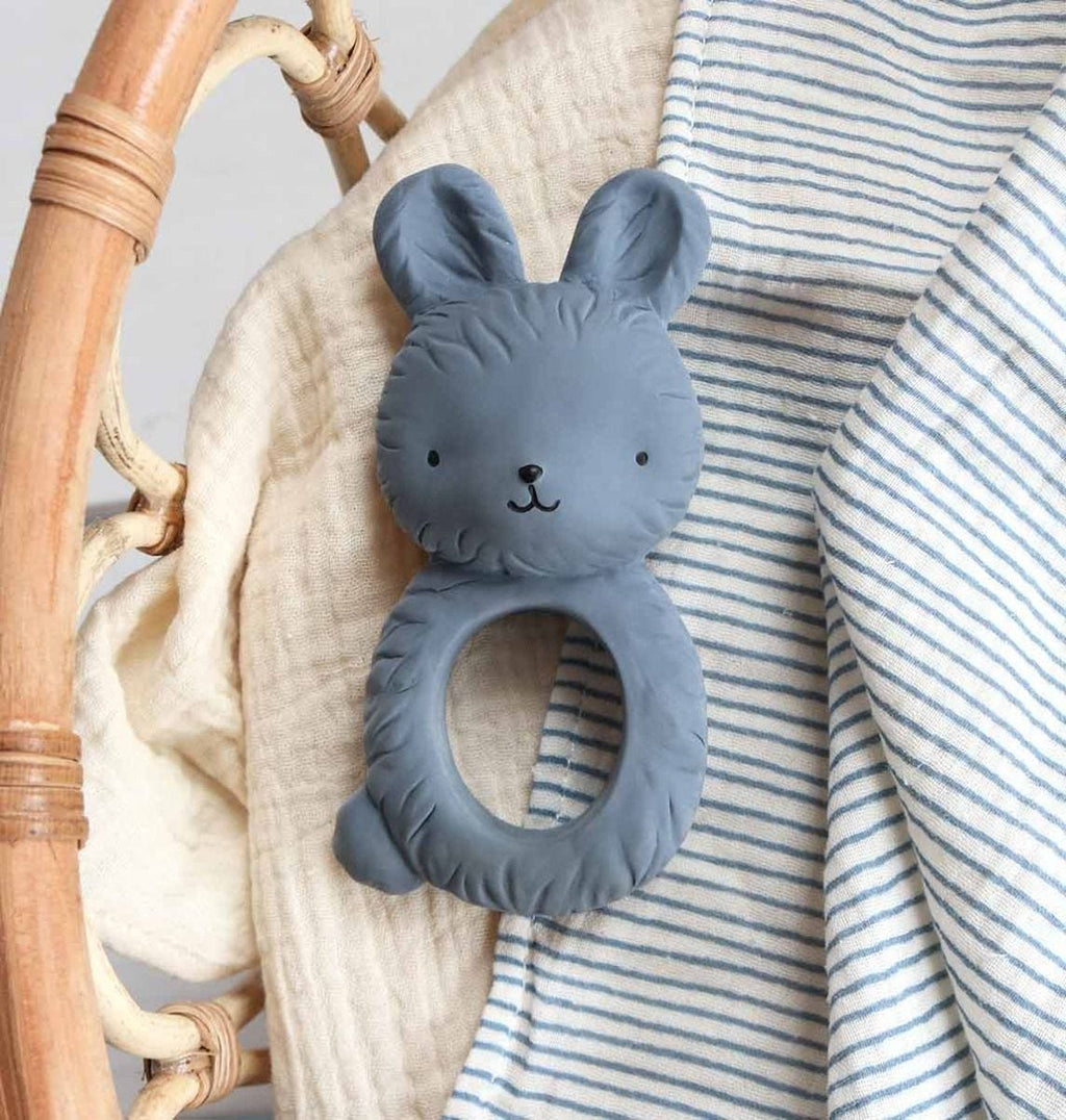 Anneau de dentition Lapin Bleu – vue 3 – A Little Lovely Company