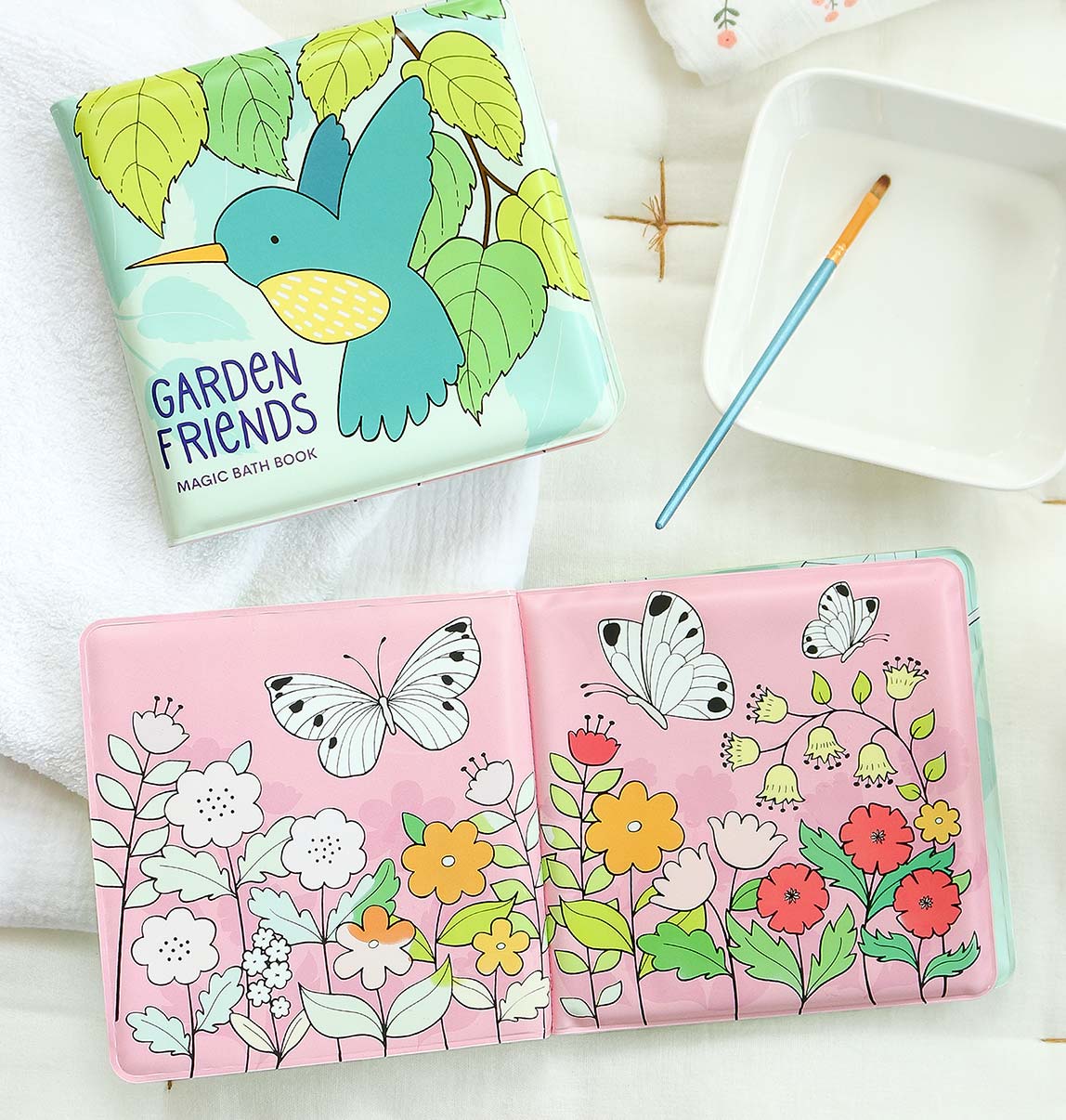 Livre de bain magique - Amis du jardin – vue 2 – A Little Lovely Company