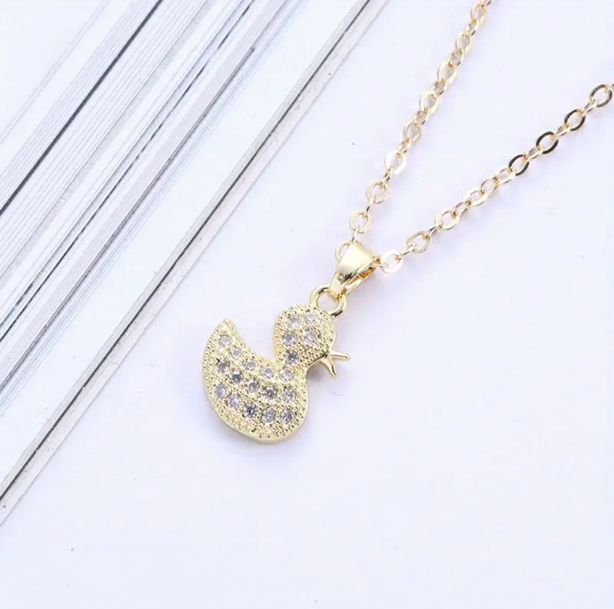 ensemble assorti collier avec pendentif et boucles d oreilles canard 