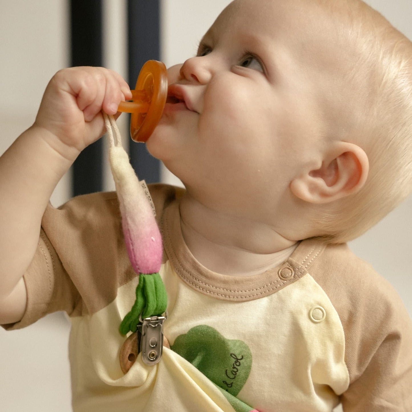 Ramona le Radis – Attache-sucette – vue produit 3