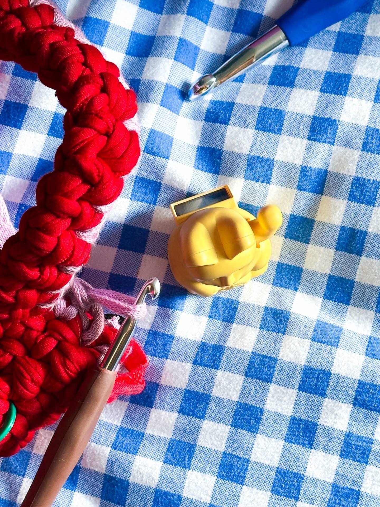 Mini zonnegele gelukskat