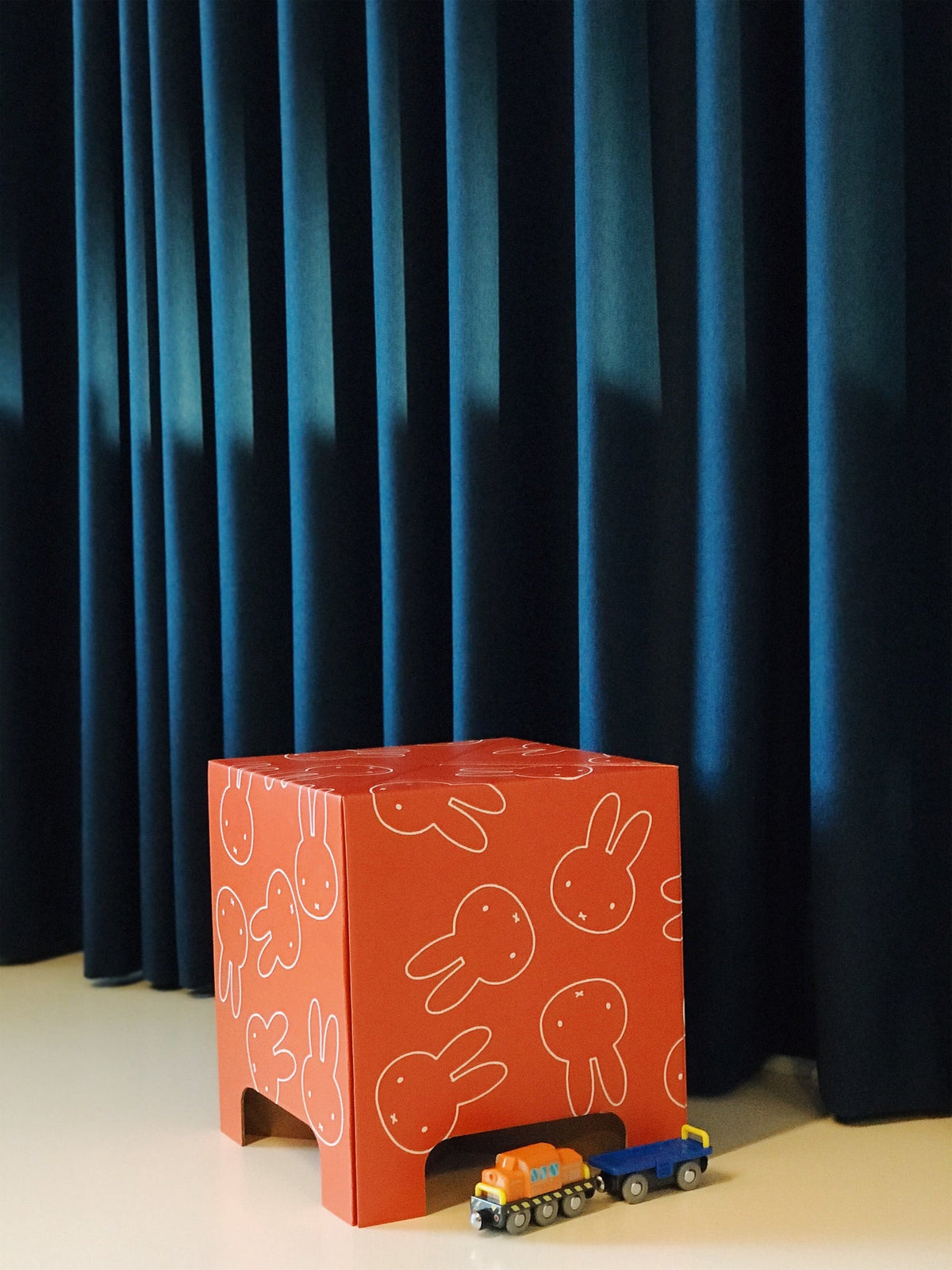 Tabouret en Carton Lapin Miffy