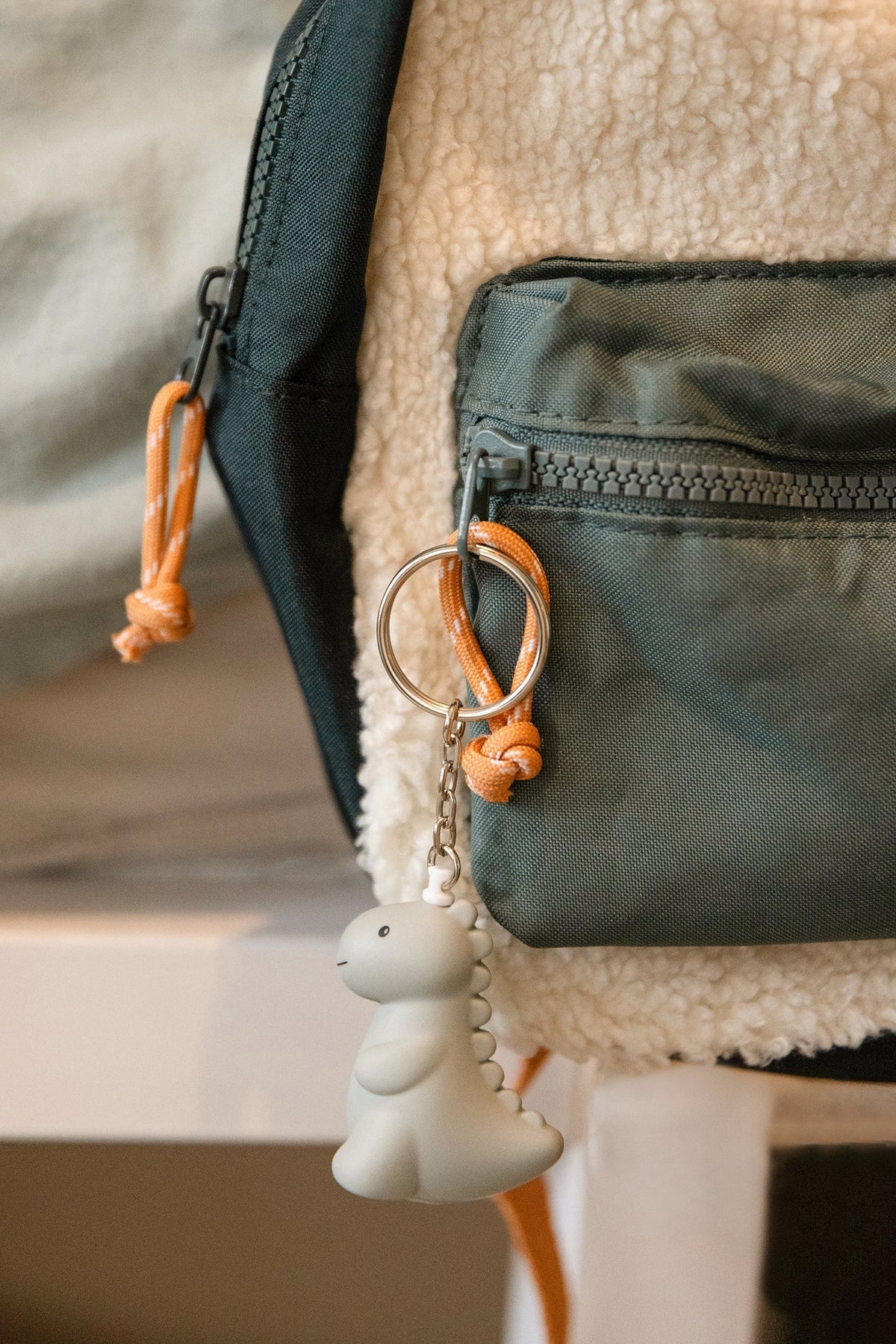 Porte-clés Jéroom Dino – Sauge – photographie 3
