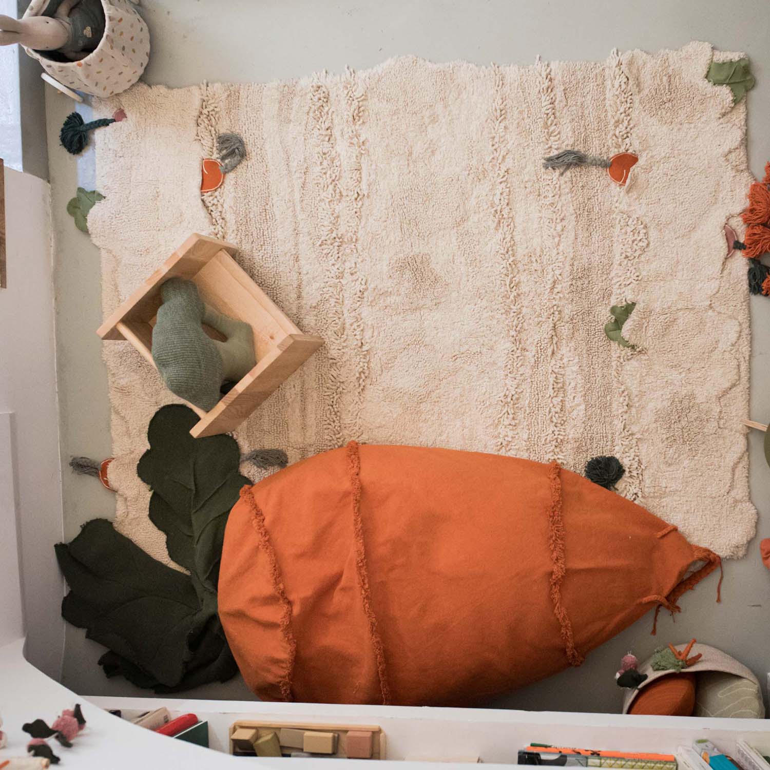 Pouf Cathy la Carotte – Oli&Carol x Lorena Canals – vue produit 5