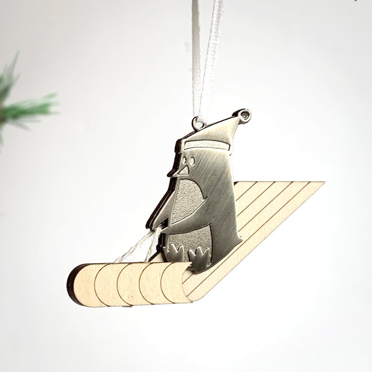decoration de noel pingouin factory 43 PENGUIN ORNAMENT GOLD 