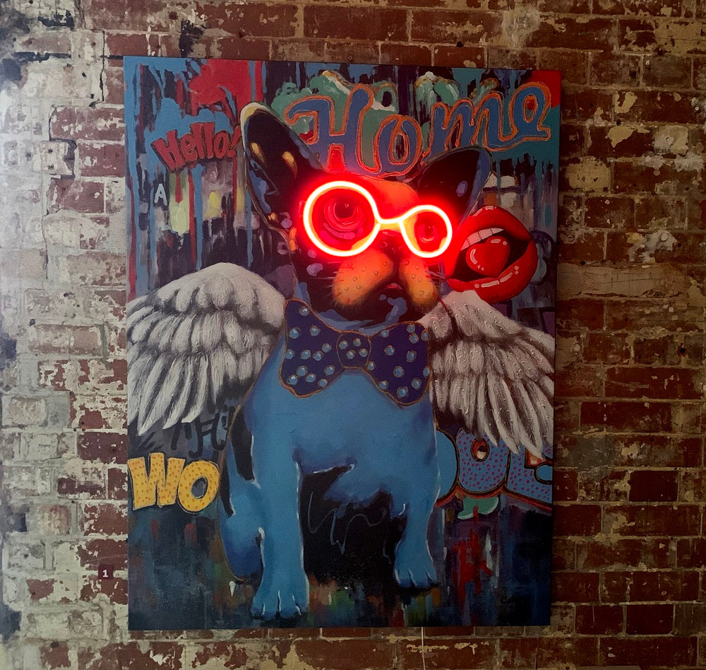 Wandkunstwerk „Hund mit Flügeln“ mit LED-Neon – STANDARD