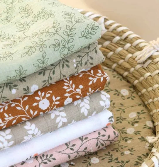 Lot de 2 langes en coton bio - Petites Fleurs – vue 8 – A Little Lovely Company