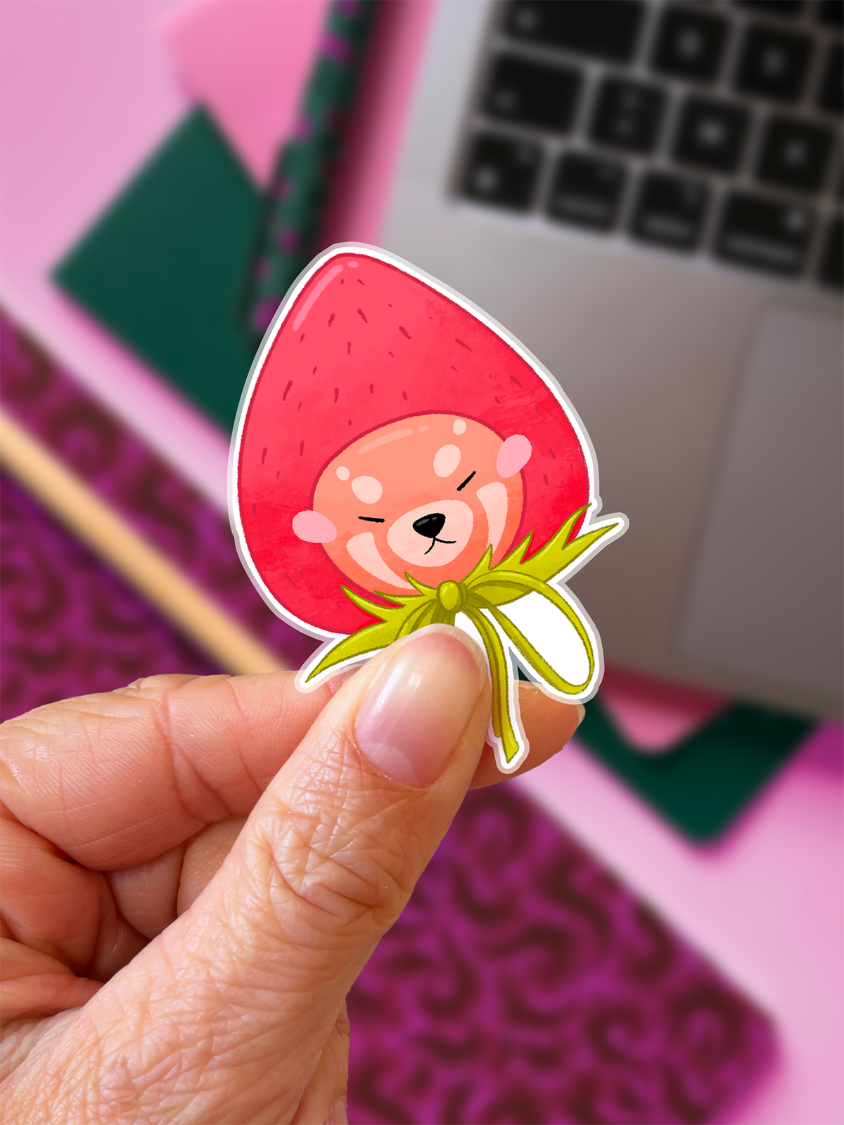 Pam le panda roux, chapeau fraise | Sticker — vue 2