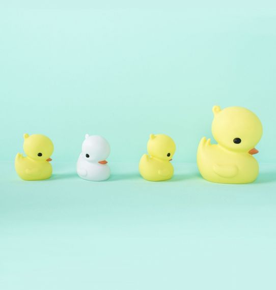 Petite veilleuse Canard Jaune – vue 3 – A Little Lovely Company