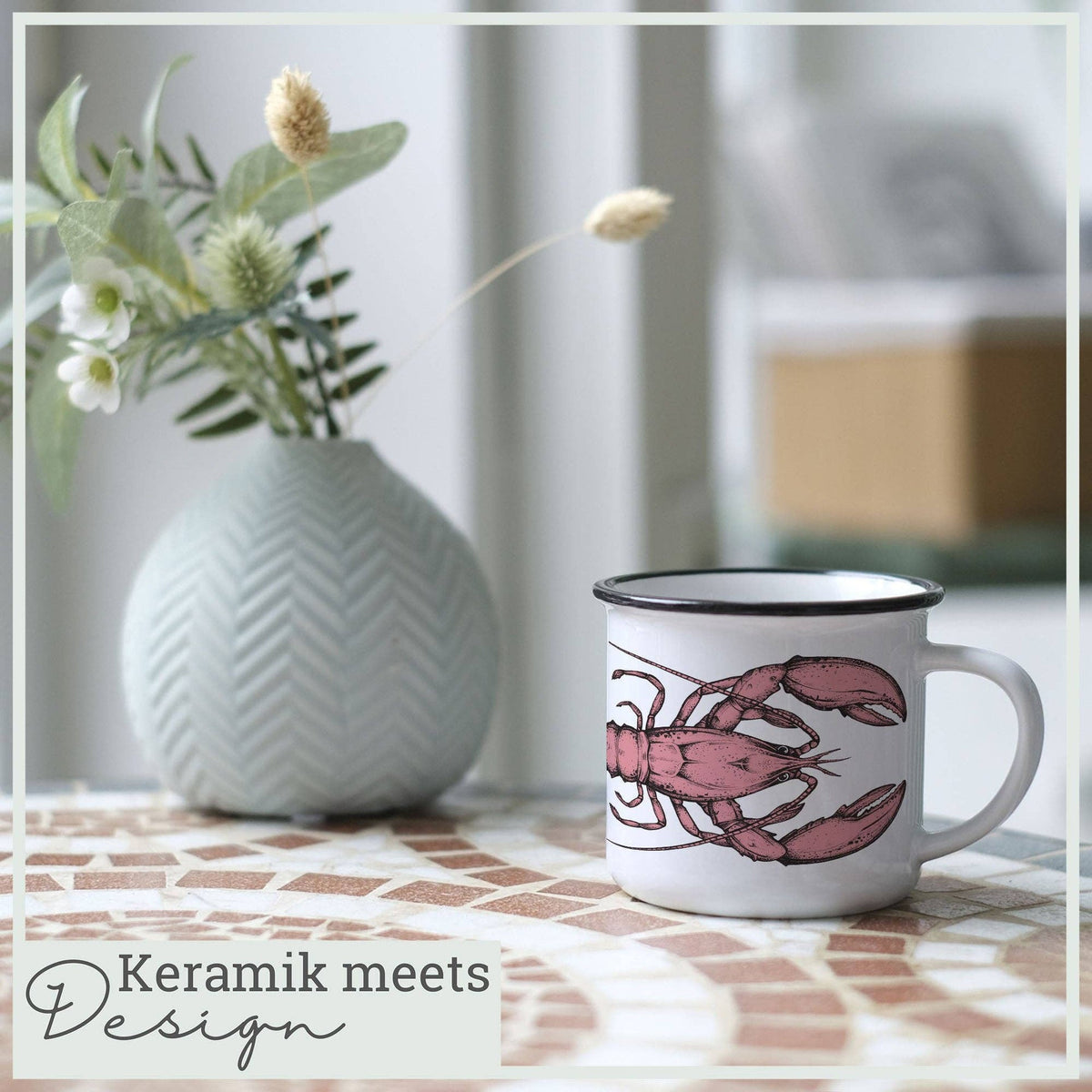 Tasse en céramique avec homard
