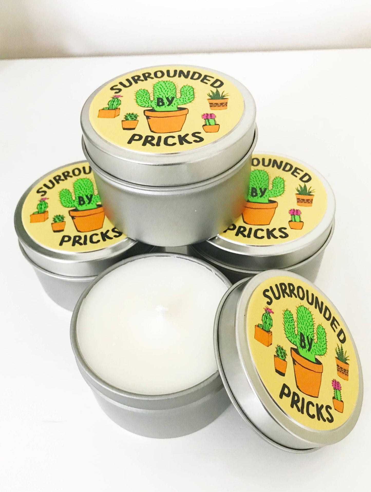 Circondato dalla candela profumata Pricks