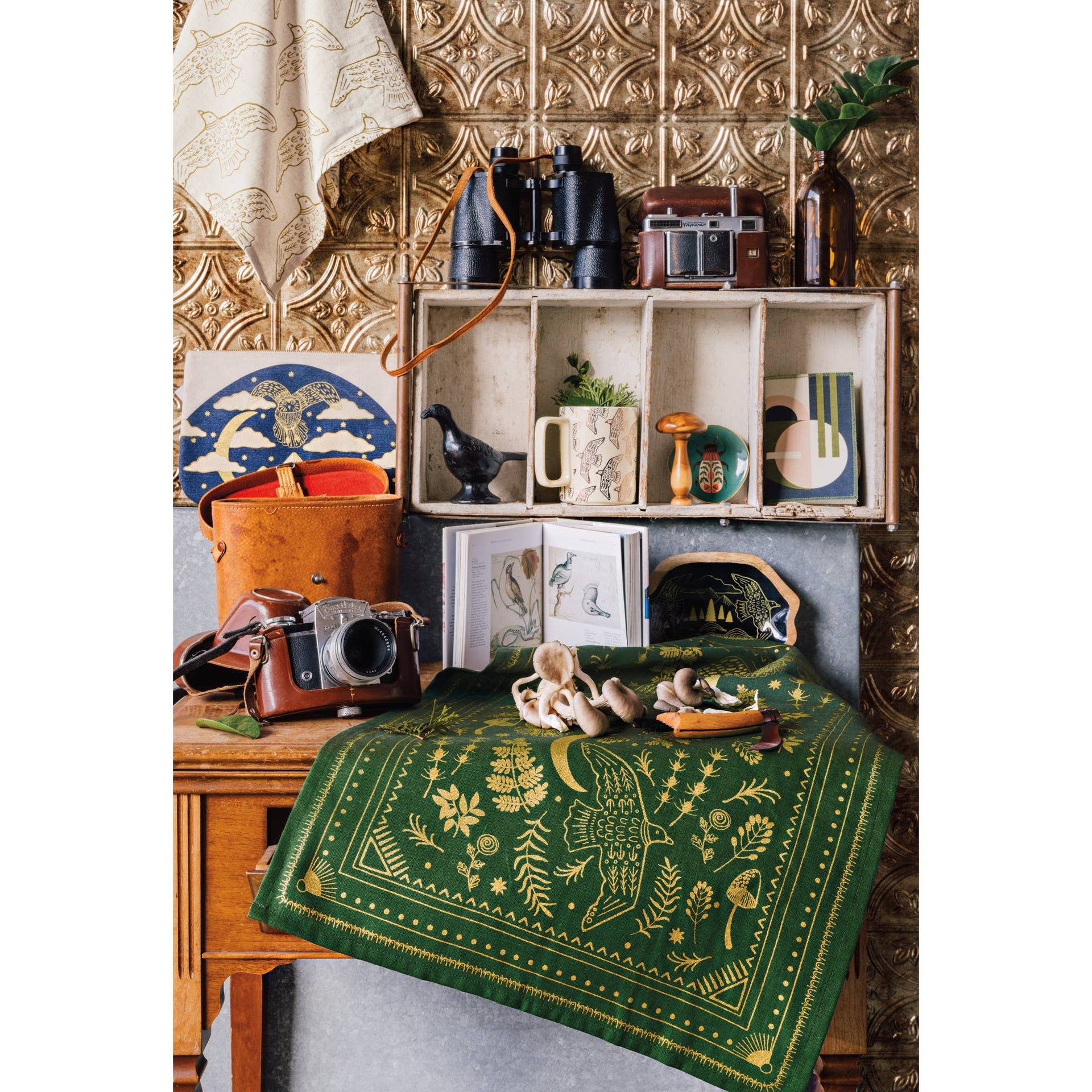 Amulet-shaped jewelry tray