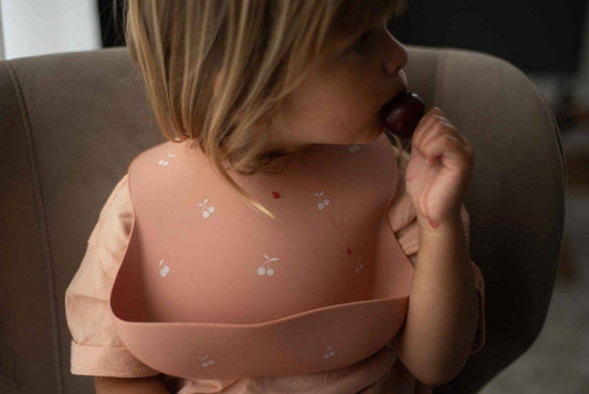 Bavoir en silicone Shayan Cerises - Pêche
