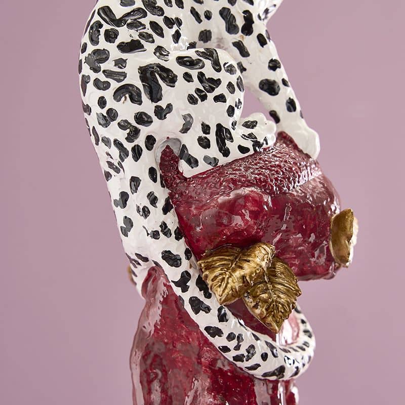 Leo-Kronleuchter, 2 Ausführungen. Polyresin, 11 x 10,5 x 33 cm