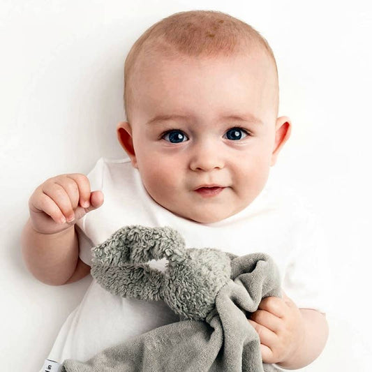 Couverture doudou bio - Lapin gris (dans une boîte cadeau)
